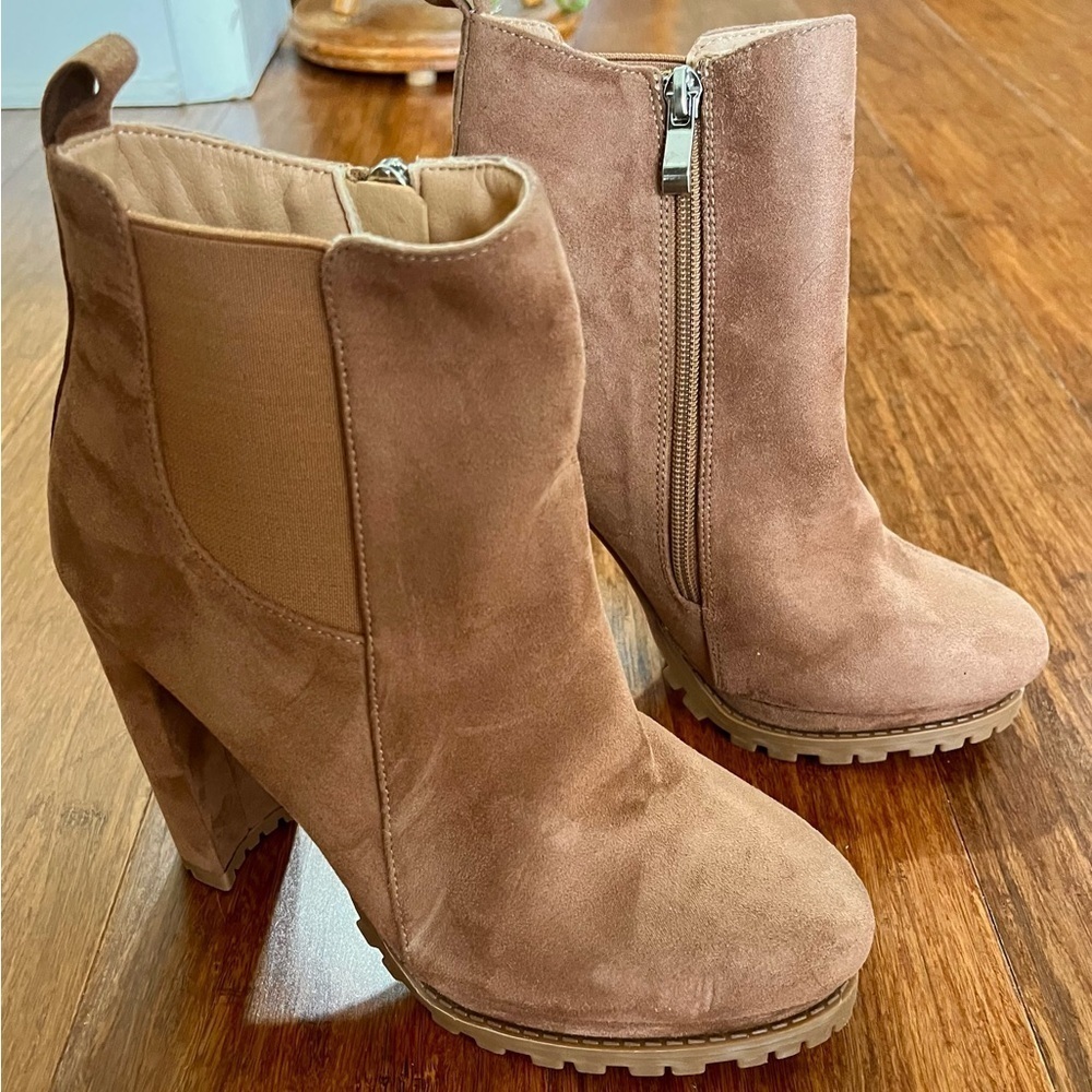 New Boots Platform Caramel Tan Sueded Lug Sole Stacked High Heel 7.5 High Ankle - Picture 3 of 12